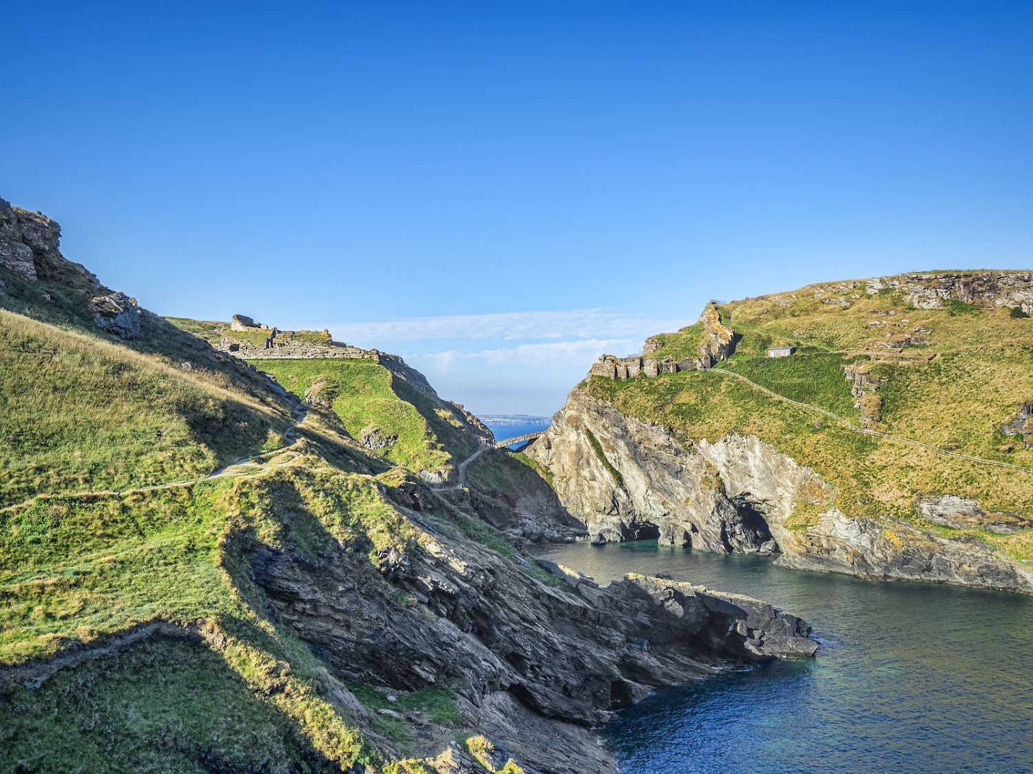 Tintagel Castle, Cornwall: Lord Tennnyson & The Arthurian legend ...